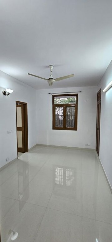 Room in 3 BHK Apartment at Sector 19 Dwarka – for Rent