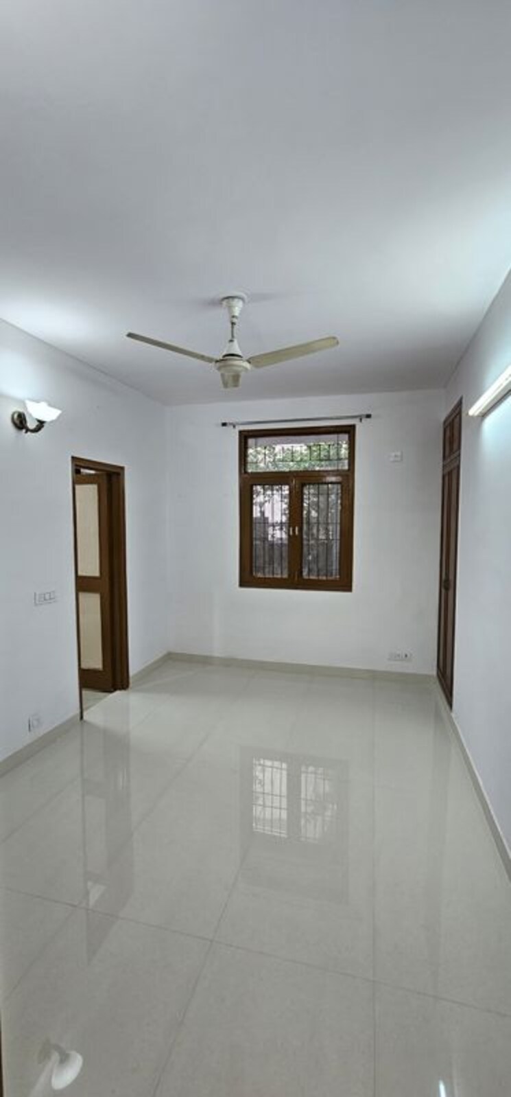 Room, sector 19 dwarka 3 Bedroom 1400 Sq.Ft. Apartment In Sector 19 Dwarka Delhi 9830840