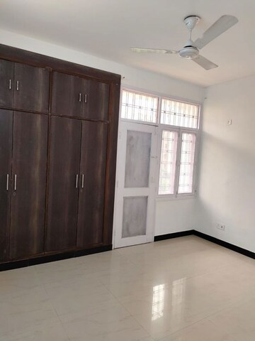 Room in 3 BHK Apartment at Sector 19 Dwarka – for Rent