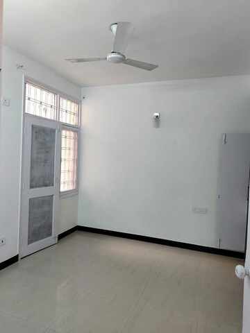 Room in 3 BHK Apartment at Sector 19 Dwarka – for Rent