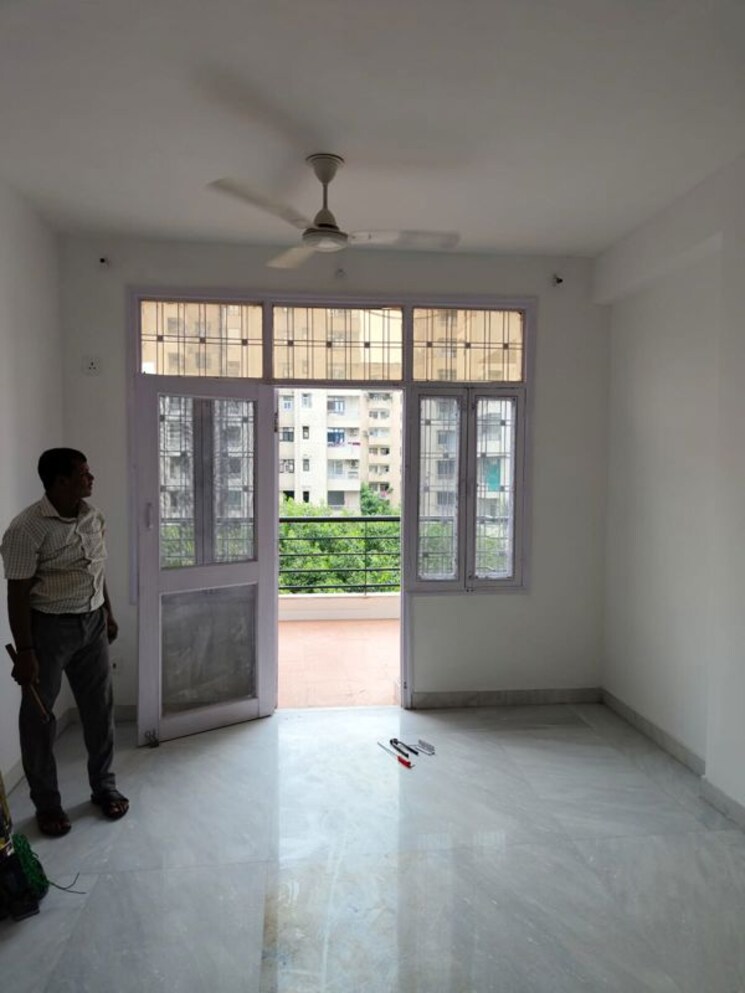 Room, sector 19 dwarka 3 Bedroom 1400 Sq.Ft. Apartment In Sector 19 Dwarka Delhi 9830840