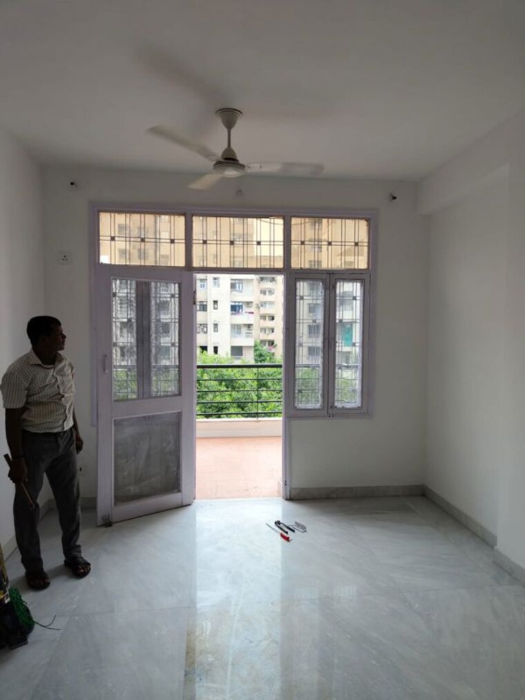 Room, sector 19 dwarka 3 Bedroom 1400 Sq.Ft. Apartment In Sector 19 Dwarka Delhi 9830840