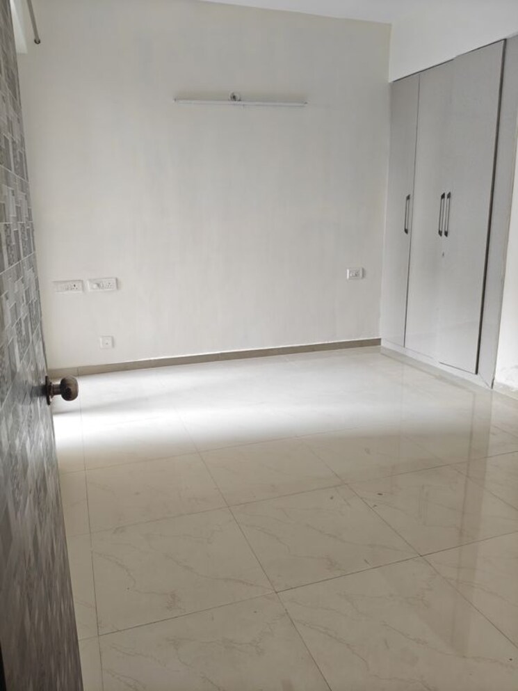 Bathroom, prateek-grand-city 3 Bedroom 1090 Sq.Ft. Apartment In Siddharth Vihar Ghaziabad 9830929