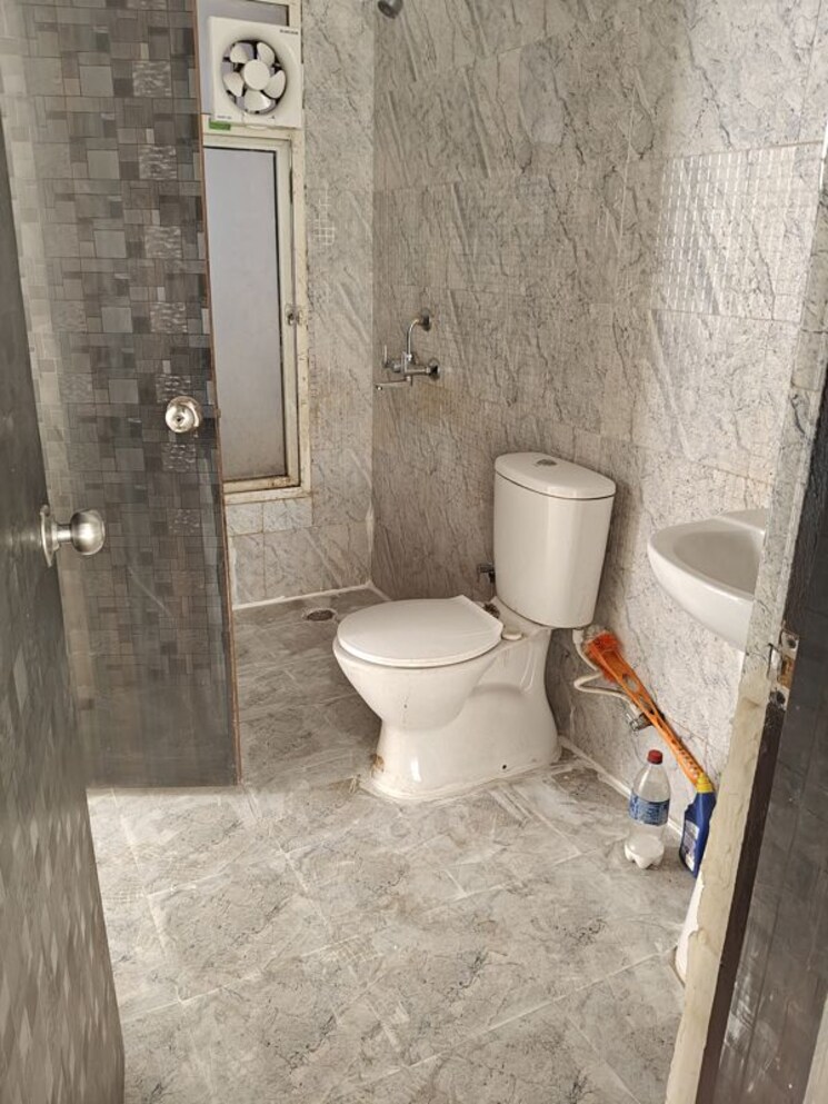 Bathroom, prateek-grand-city 3 Bedroom 1090 Sq.Ft. Apartment In Siddharth Vihar Ghaziabad 9830929
