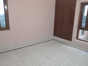 Room in 3 BHK Apartment at Sector 21c – for Rent