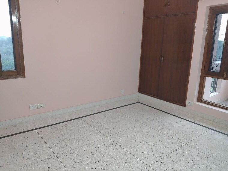 Room, sector 21c 3 Bedroom 1680 Sq.Ft. Apartment In Sector 21c Faridabad 9287268