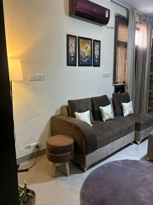 Living Room in 3 BHK Apartment at Sector 21c – for Rent