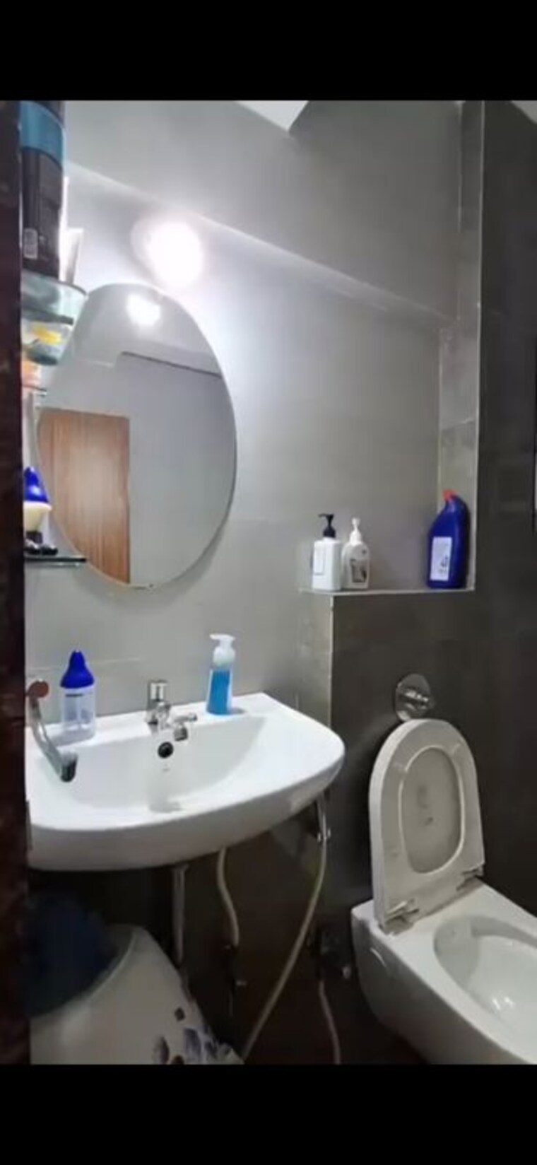 Bathroom, dadar west 2 Bedroom 750 Sq.Ft. Apartment In Dadar West Mumbai 9831164