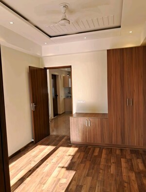 Room in 3 BHK Apartment at Suncity Vatsal Valley, Gwal Pahari – for Rent