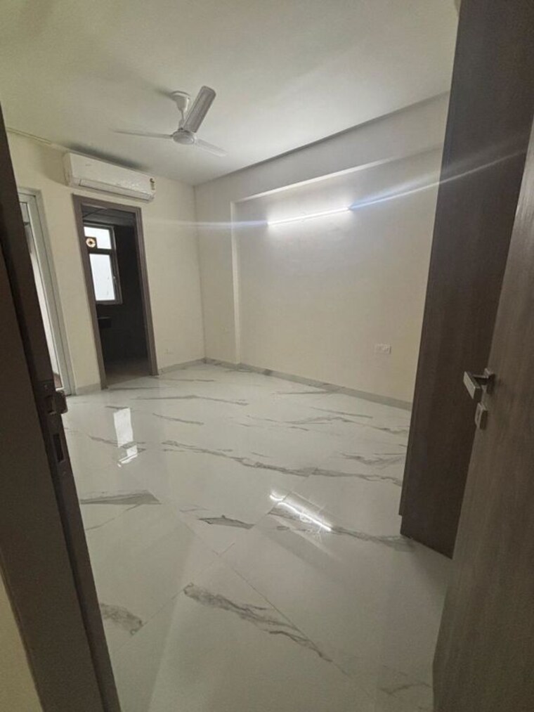 Kitchen, smart-world-gems 2.5 Bedroom 1620 Sq.Ft. Apartment In Sector 89 Gurgaon 9831313
