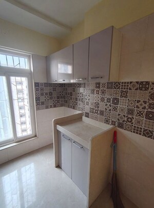 Room in 1 BHK Builder Floor at Ghatkopar East – for Rent