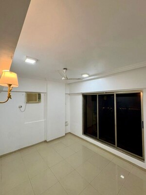 Room in 2 BHK Apartment at Fortune Heritage, Bandra West – for Rent