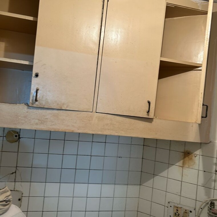 Bathroom, rwa-jalvayu-vihar-noida 3 Bedroom 1600 Sq.Ft. Apartment In Sector 25 Noida 9831394