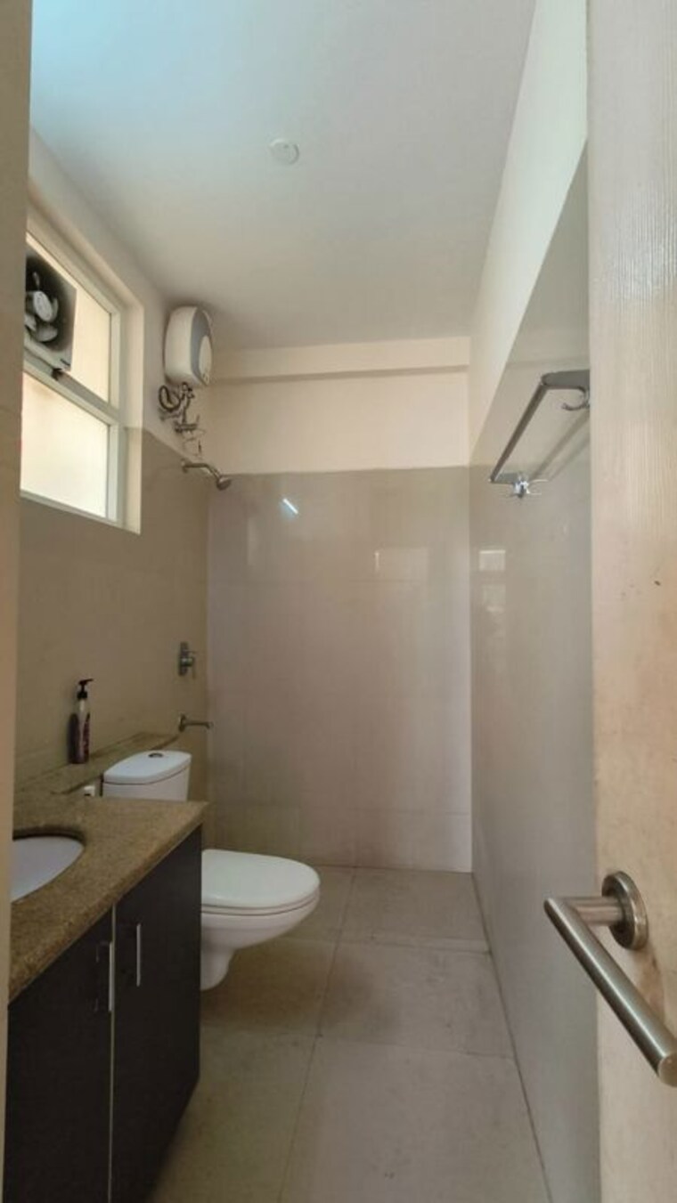 Bathroom, emaar-mgf-emerald-hills 4 Bedroom 1800 Sq.Ft. Apartment In Sector 65 Gurgaon 9831403