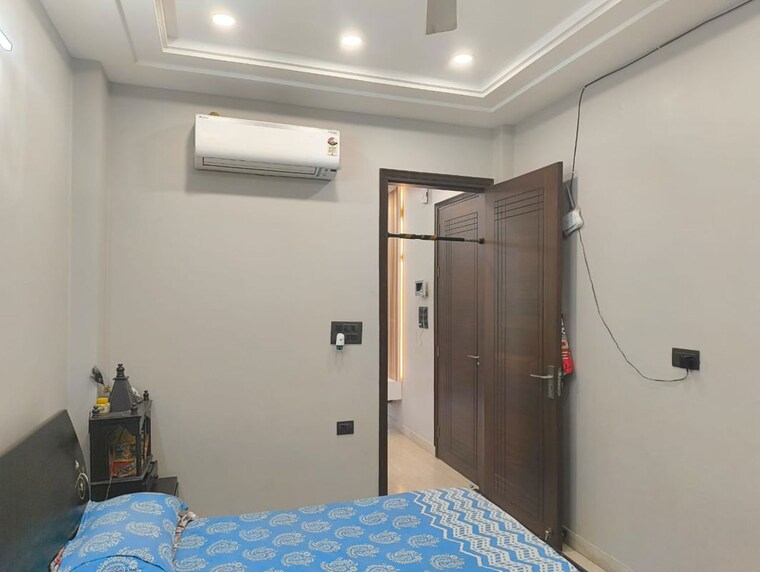 Room, vikas puri 2 Bedroom 84 Sq.Yd. Apartment In Vikas Puri Delhi 9831464