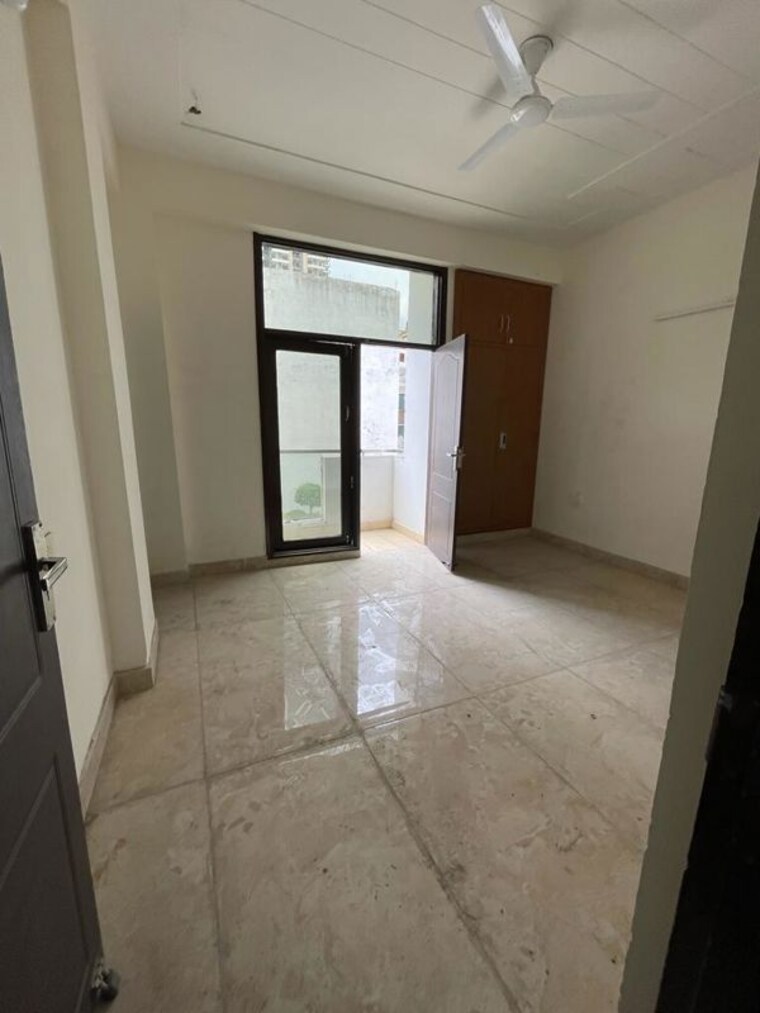 Room, sector 23 3 Bedroom 2369 Sq.Ft. Builder Floor In Sector 23 Gurgaon 9831438