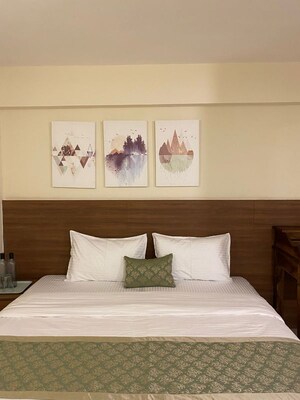 Bedroom in 4 BHK Villa at Dona Paula – for Rent