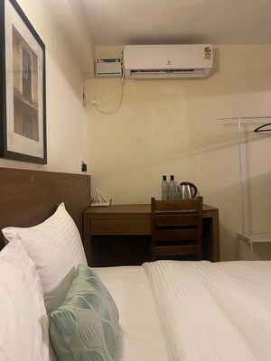 Bathroom in 4 BHK Villa at Dona Paula – for Rent