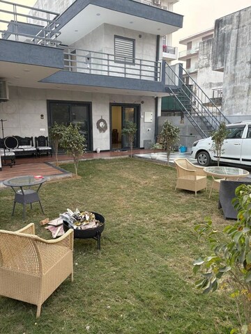 Team Area in 4 BHK Builder Floor at Tanvi villa, Sector 45 – for Rent