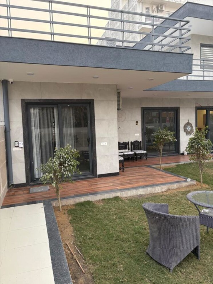 Garden, tanvi-villa 4 Bedroom 3000 Sq.Ft. Builder Floor In Sector 45 Gurgaon 9831515