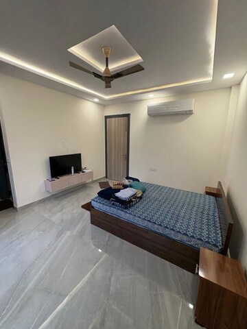 Bedroom in 4 BHK Builder Floor at Tanvi villa, Sector 45 – for Rent