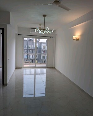 Room in 3 BHK Apartment at Smart World Orchard, Sector 61 – for Rent