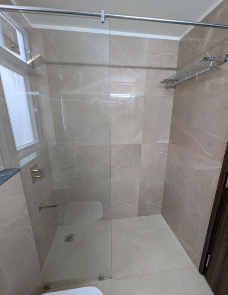 Bathroom, smart-world-orchard 3 Bedroom 1630 Sq.Ft. Apartment In Sector 61 Gurgaon 9831517