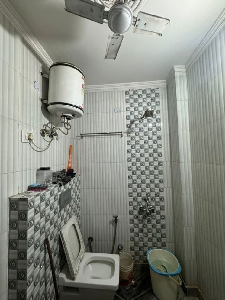 Bathroom, malviya nagar 2 Bedroom 1000 Sq.Ft. Builder Floor In Malviya Nagar Delhi 9831518