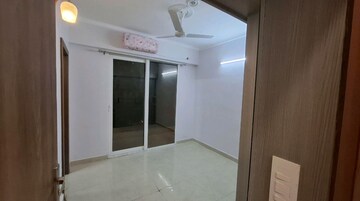Room in 3 BHK Apartment at Hong Kong Bazaar, Sector 57 – for Rent