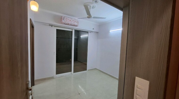 Room, hong-kong-bazaar 3 Bedroom 1860 Sq.Ft. Apartment In Sector 57 Gurgaon 9831537