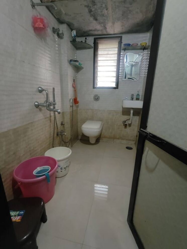 Bathroom, pratik-chs-thane 2 Bedroom 700 Sq.Ft. Apartment In Samata Nagar Thane 9831544
