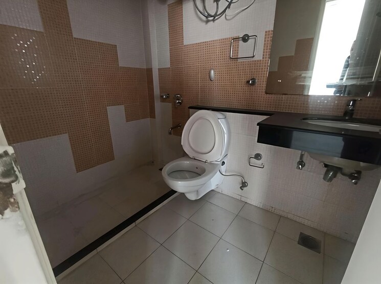 Bathroom, bptp-park-prime 3 Bedroom 1360 Sq.Ft. Apartment In Sector 66 Gurgaon 9831554