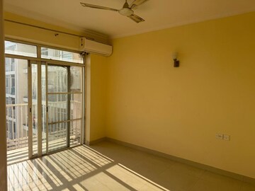 Room in 2 BHK Apartment at Jaypee Greens Pavilion Court, Sector 128 – for Rent