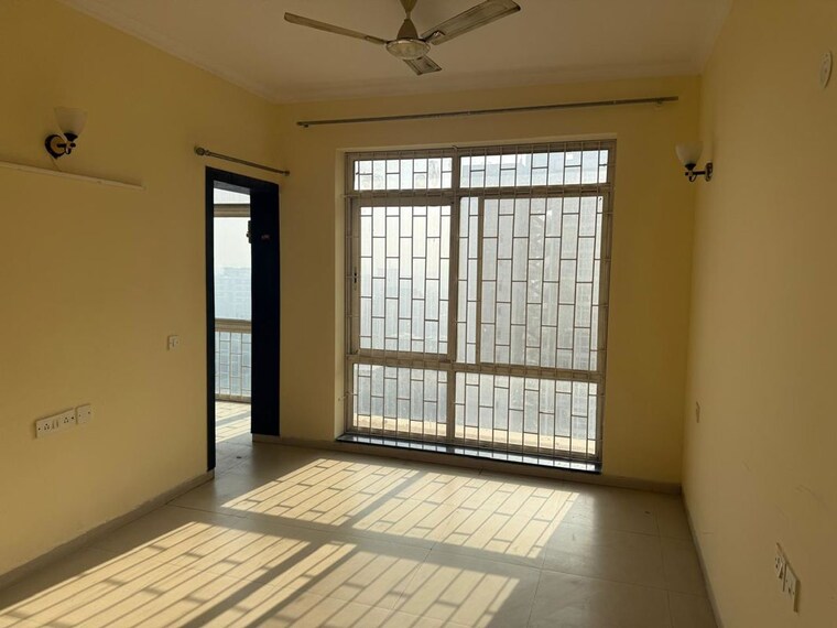 Room, jaypee-greens-pavilion-court 2 Bedroom 1350 Sq.Ft. Apartment In Sector 128 Noida 9831560