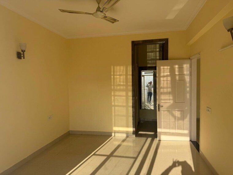 Room, jaypee-greens-pavilion-court 2 Bedroom 1350 Sq.Ft. Apartment In Sector 128 Noida 9831560