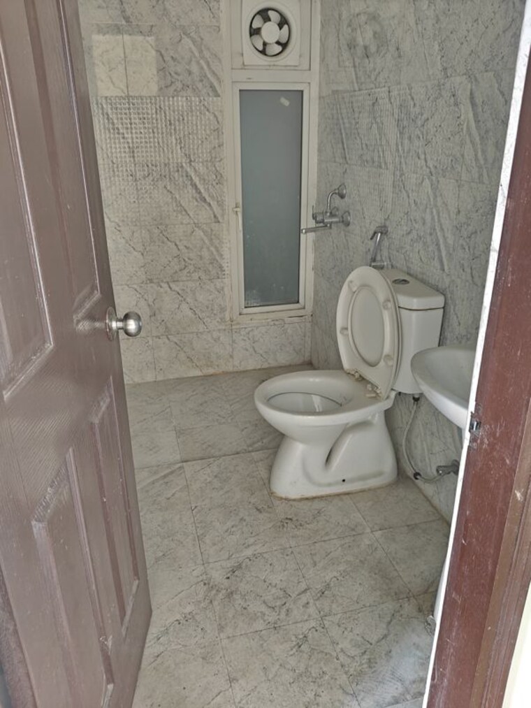 Bathroom, prateek-grand-city 2 Bedroom 970 Sq.Ft. Apartment In Siddharth Vihar Ghaziabad 9831574