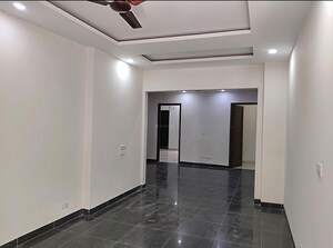 Room in 3 BHK Apartment at Sushant Lok 3, Sector 57 – for Rent