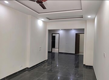 Room in 3 BHK Apartment at Sushant Lok 3, Sector 57 – for Rent
