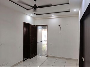 Room in 3 BHK Apartment at Sushant Lok 3, Sector 57 – for Rent