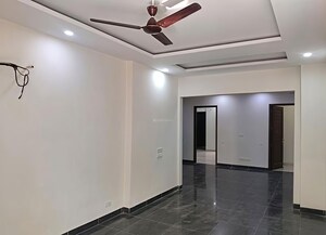Room in 3 BHK Apartment at Sushant Lok 3, Sector 57 – for Rent