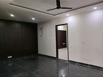 Room in 3 BHK Apartment at Sushant Lok 3, Sector 57 – for Rent