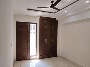 Room in 3 BHK Apartment at Sushant Lok 3, Sector 57 – for Rent