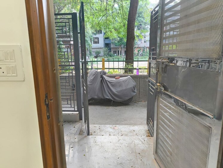 Balcony, vikas puri 2 Bedroom 75 Sq.Yd. Apartment In Vikas Puri Delhi 9831557