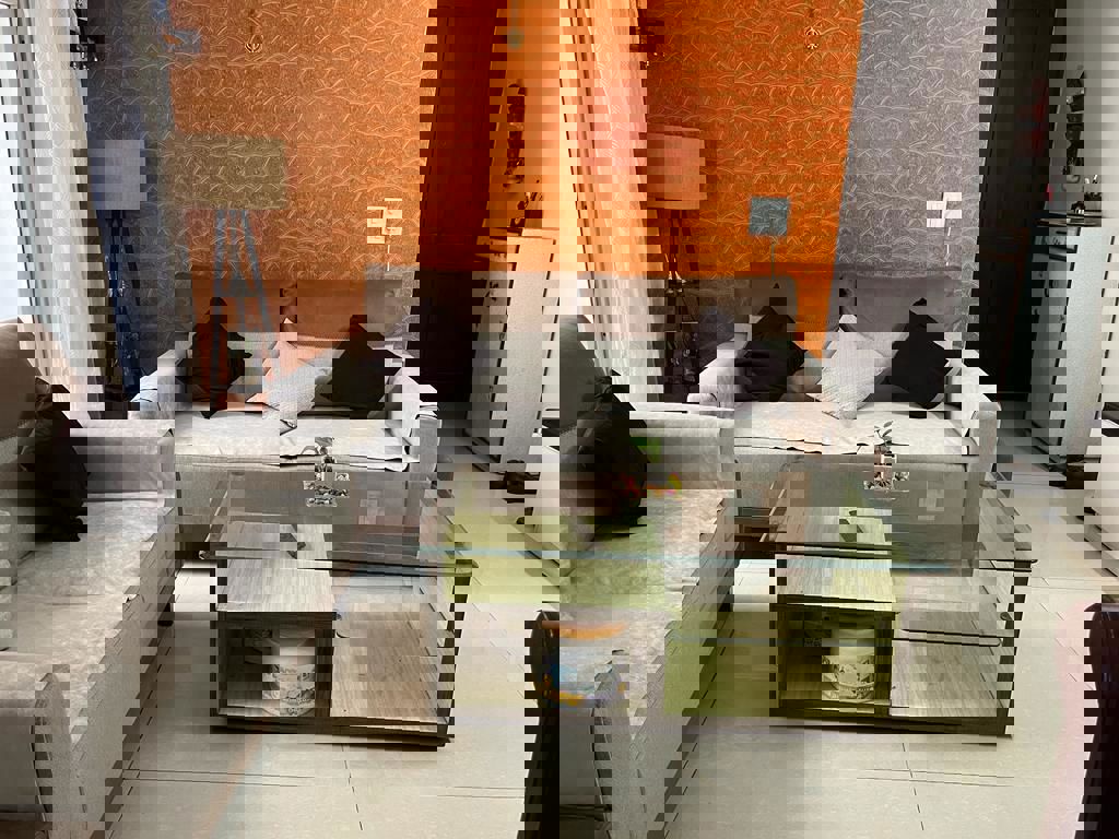 3.5 BHK + Servant Room Apartment For Sale in Amrapali Sapphire