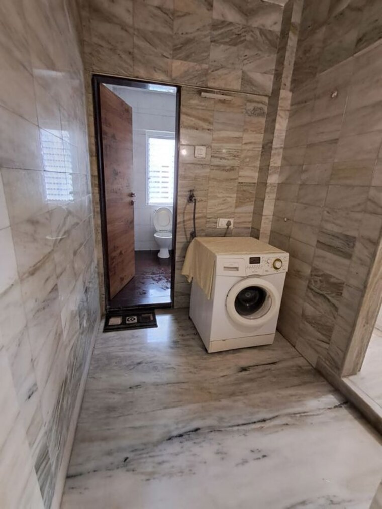 Bathroom, sarkar-avenue-apartment 3 Bedroom 1220 Sq.Ft. Apartment In Santacruz West Mumbai 9829921