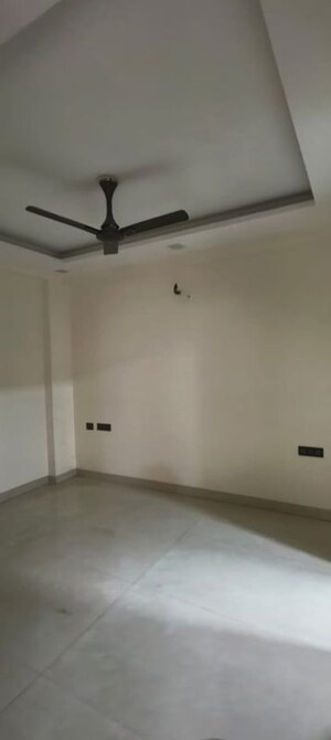 Room in 2 BHK Builder Floor at Sector 31 – for Rent