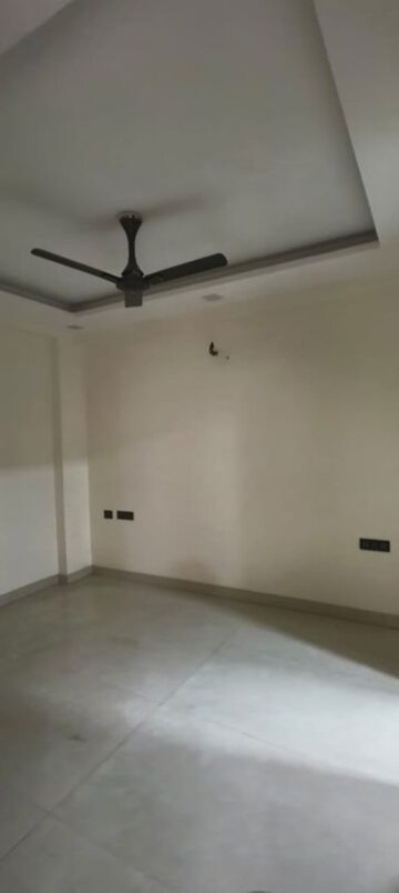 Room in 2 BHK Builder Floor at Sector 31 – for Rent