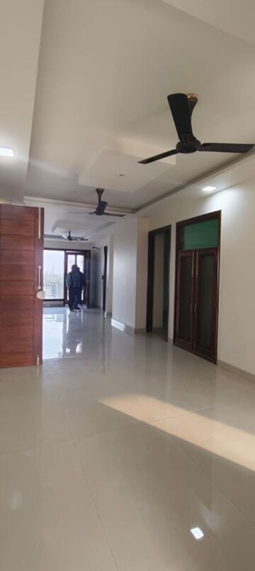 Room in 2 BHK Builder Floor at Sector 31 – for Rent