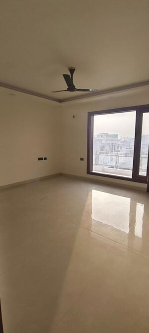 Room in 2 BHK Builder Floor at Sector 31 – for Rent