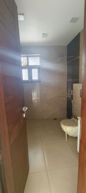 Bathroom in 2 BHK Builder Floor at Sector 31 – for Rent